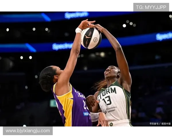 302自由人与太阳的激烈对决揭示了篮球战术与团队合作的重要性